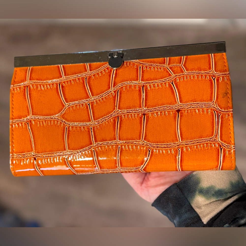 Alligator pattern wallet.